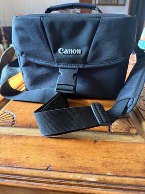 Canon Black Compact Messenger Camera Bag with Adjustable Strap